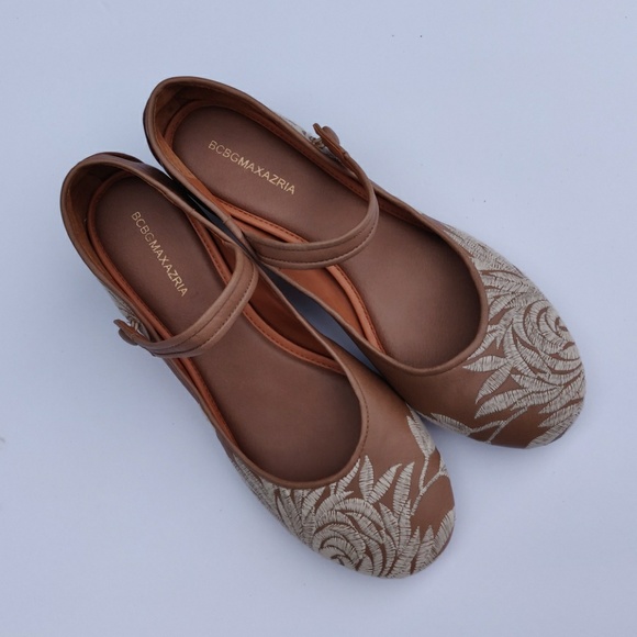 π΄HPπ΄BCBG Max Azria Mary Jane Pumps - Picture 3 of 6